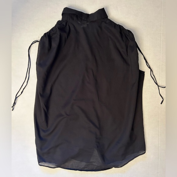 H&M Black Button Down Sleeveless Shirt light weight w/ruched detail Sz-M.  D19 - Picture 6 of 8